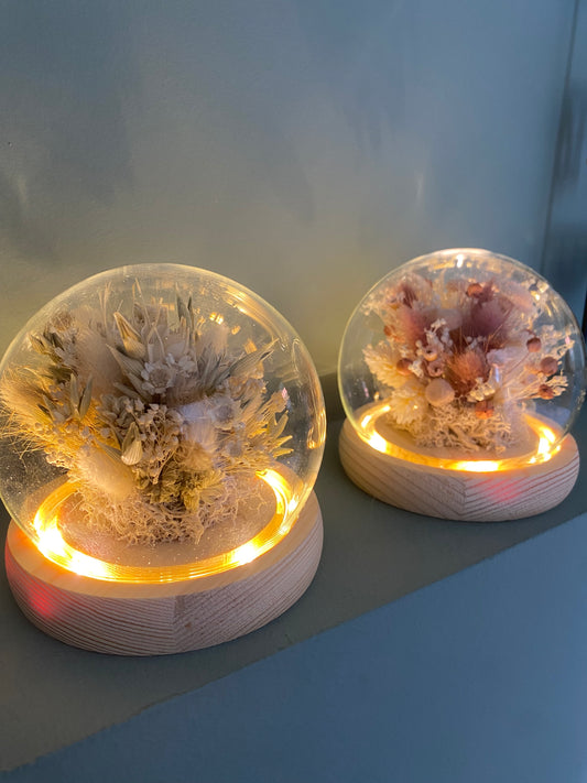 Globe fleuri lumineux