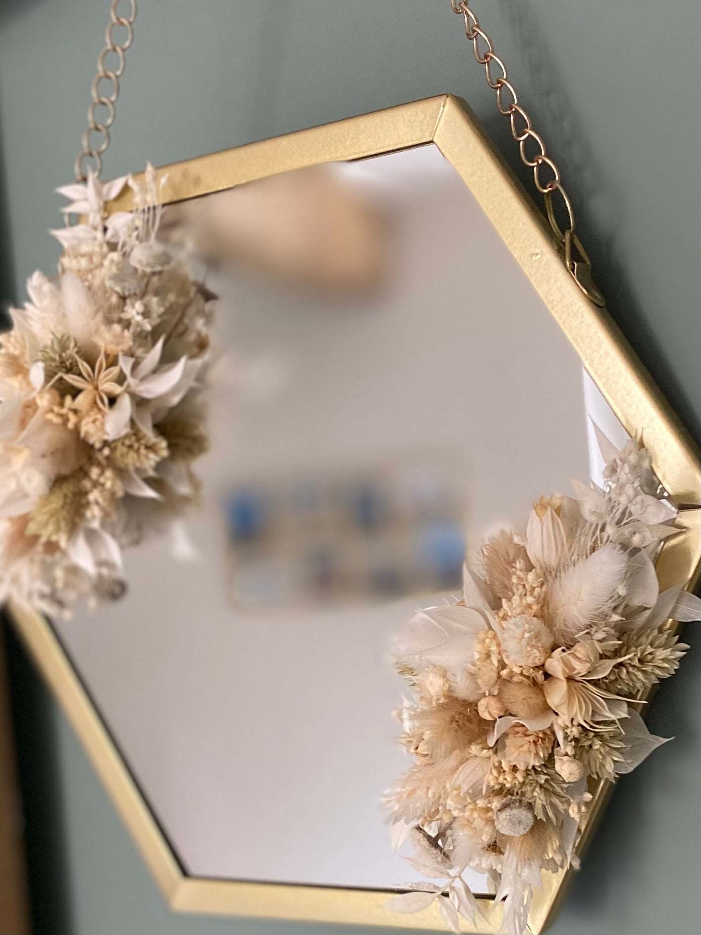 Miroir doré hexagonal