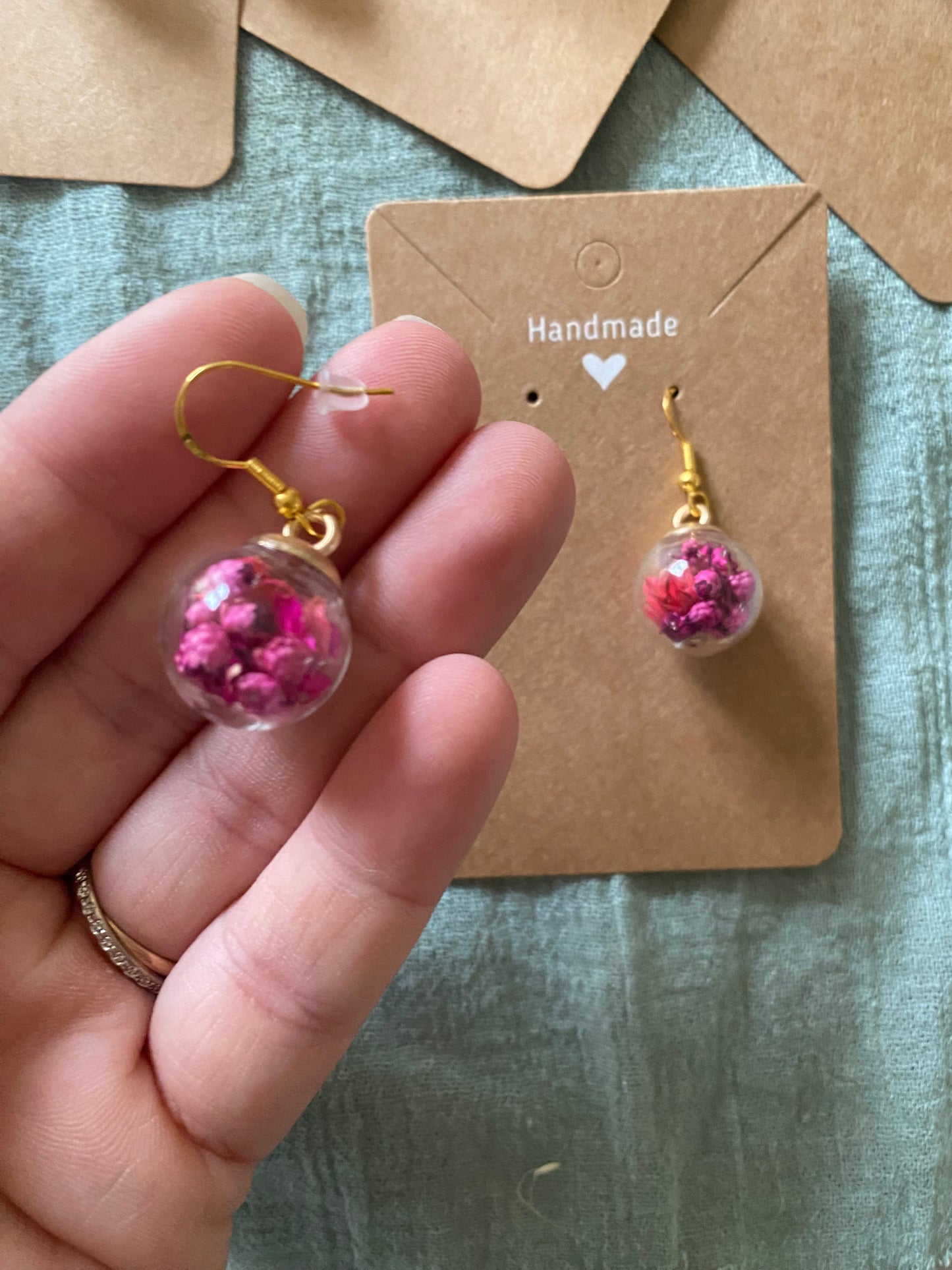 Boucles d’oreilles sphériques fleuries