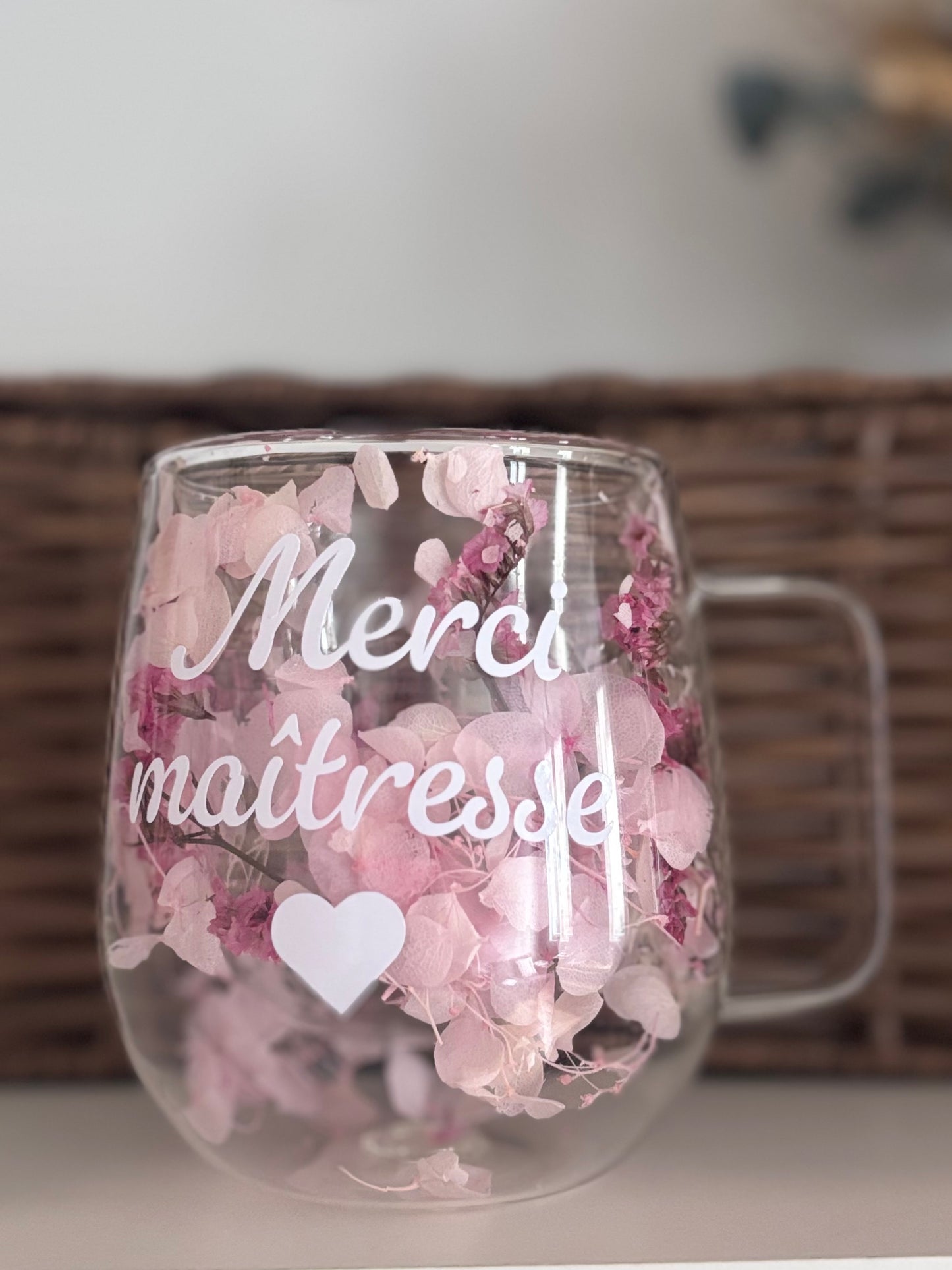 Tasse en verre double paroi garnie de fleurs séchées – Cadeau de fin d’année