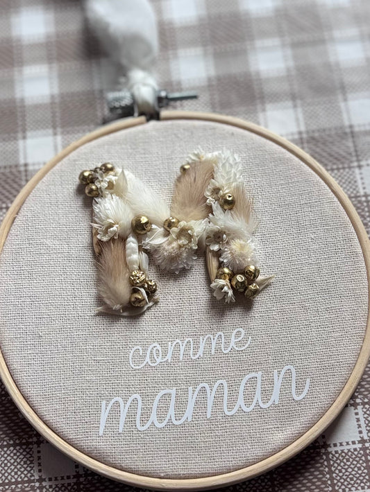 Tambourin fleuri « M comme maman » – Fleurs séchées