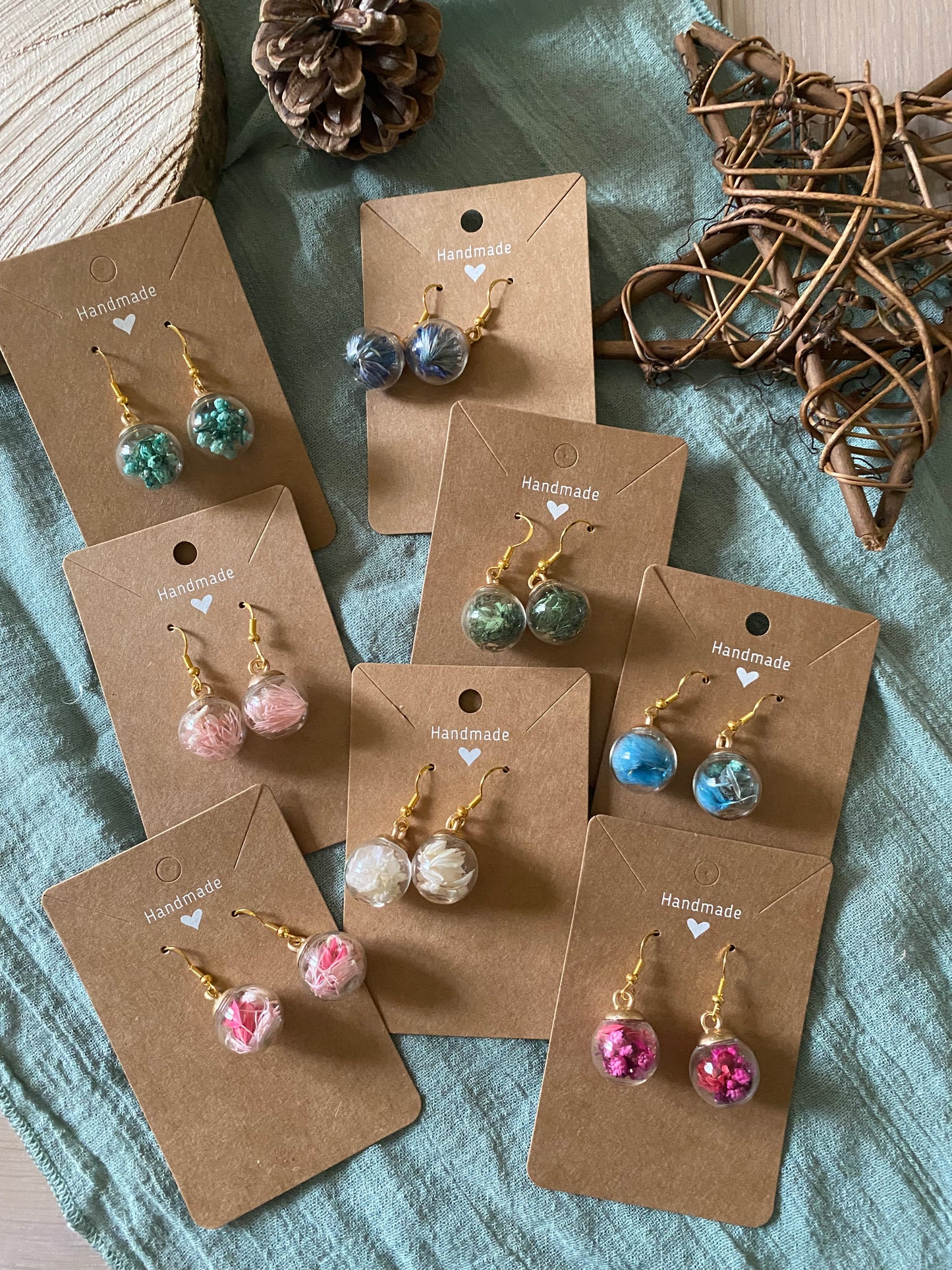 Boucles d’oreilles sphériques fleuries