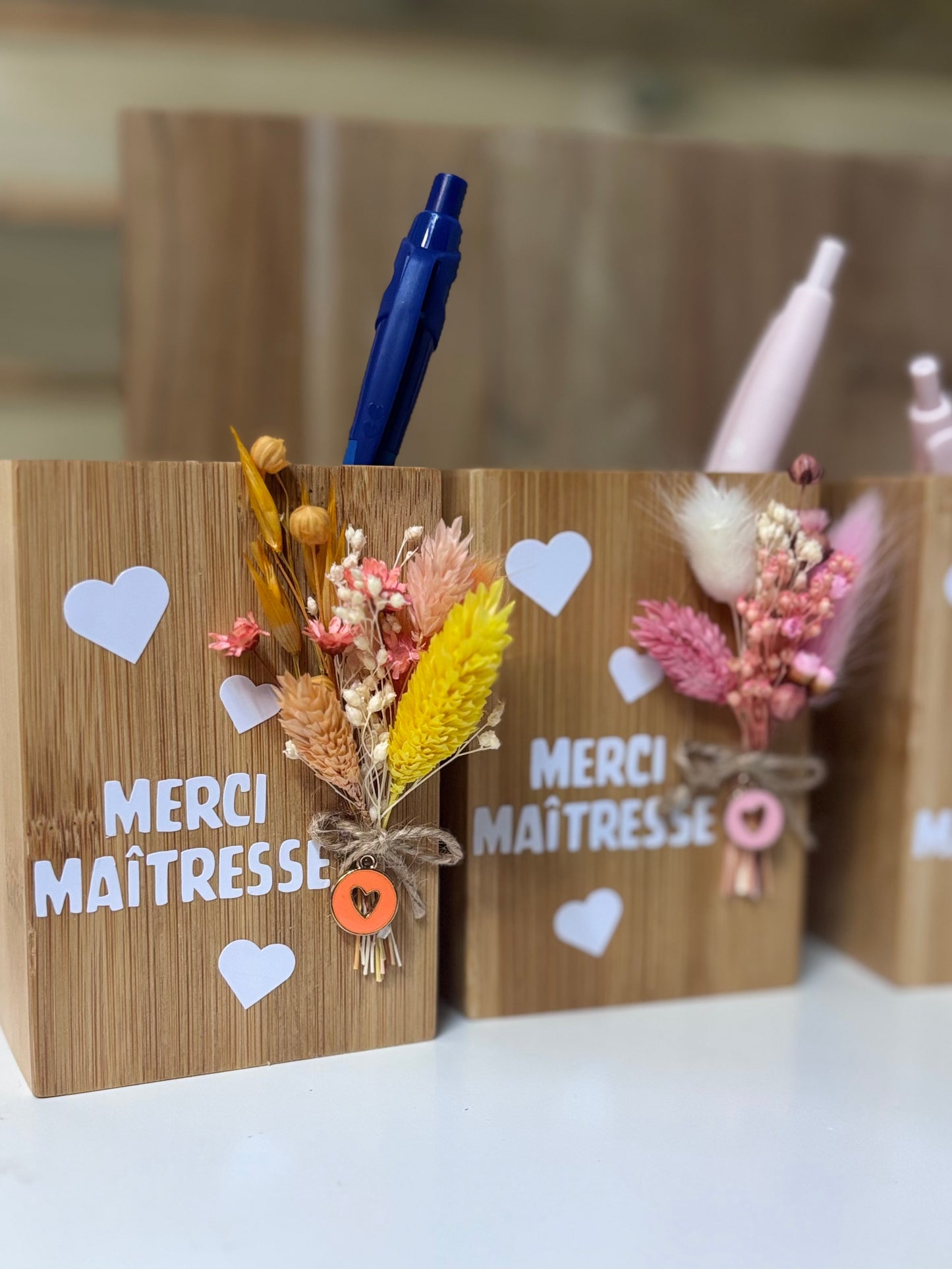 Pot à crayons « maîtresse »