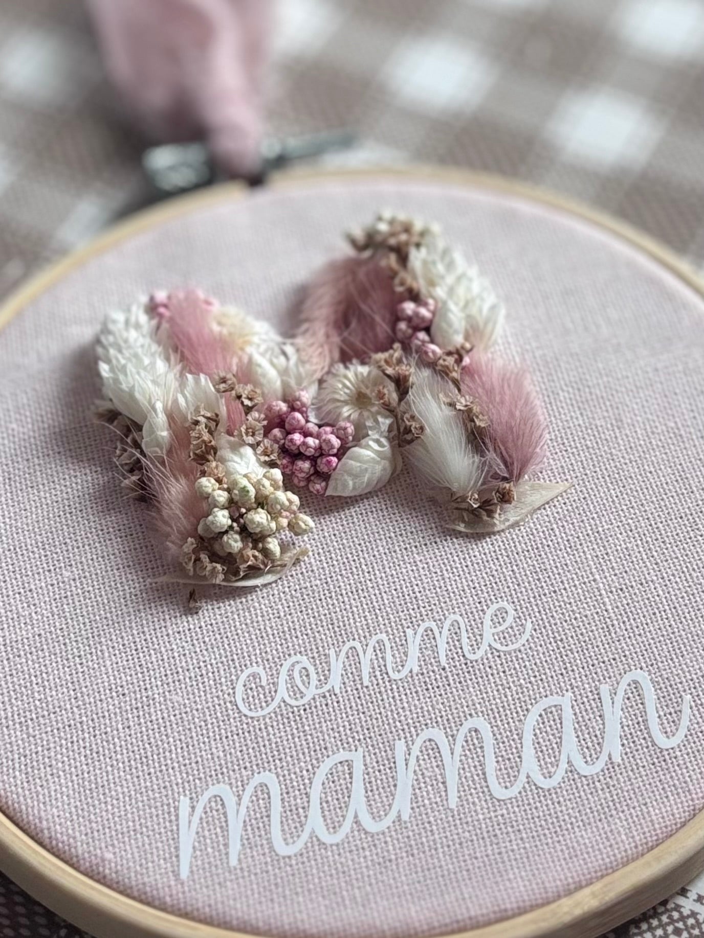 Tambourin fleuri « M comme maman » – Fleurs séchées
