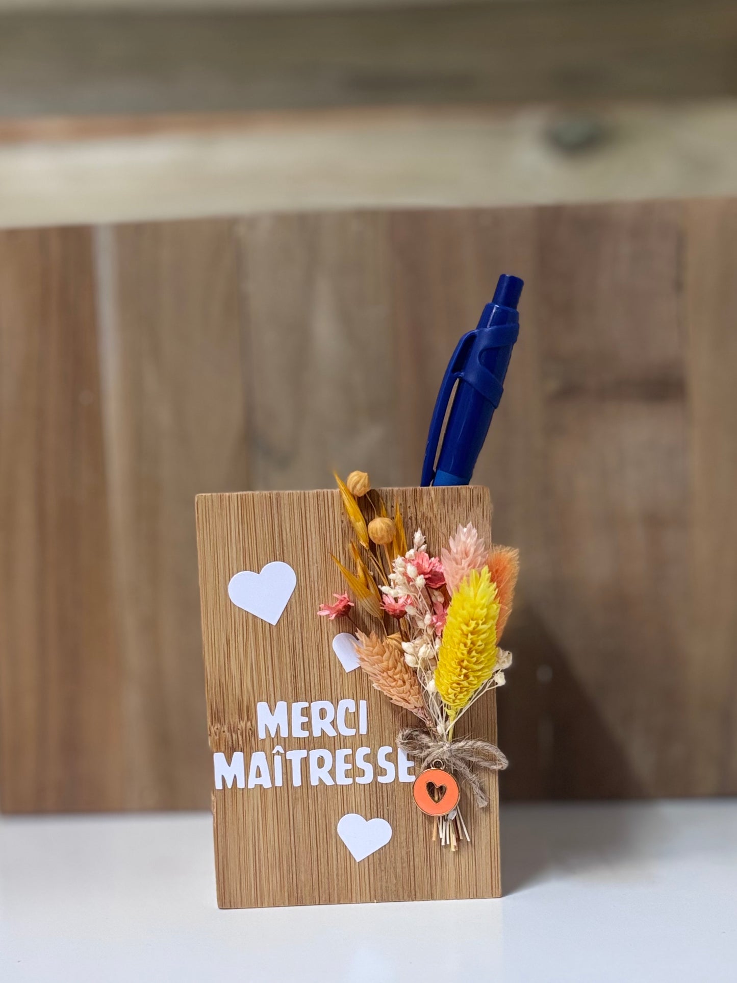 Pot à crayons « maîtresse »