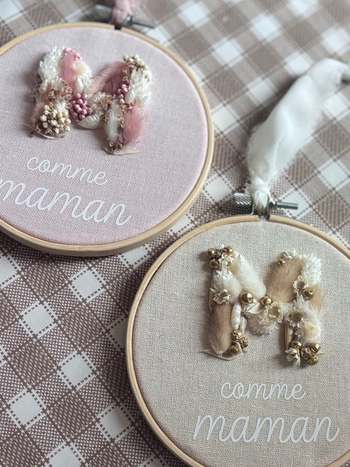 Tambourin fleuri « M comme maman » – Fleurs séchées