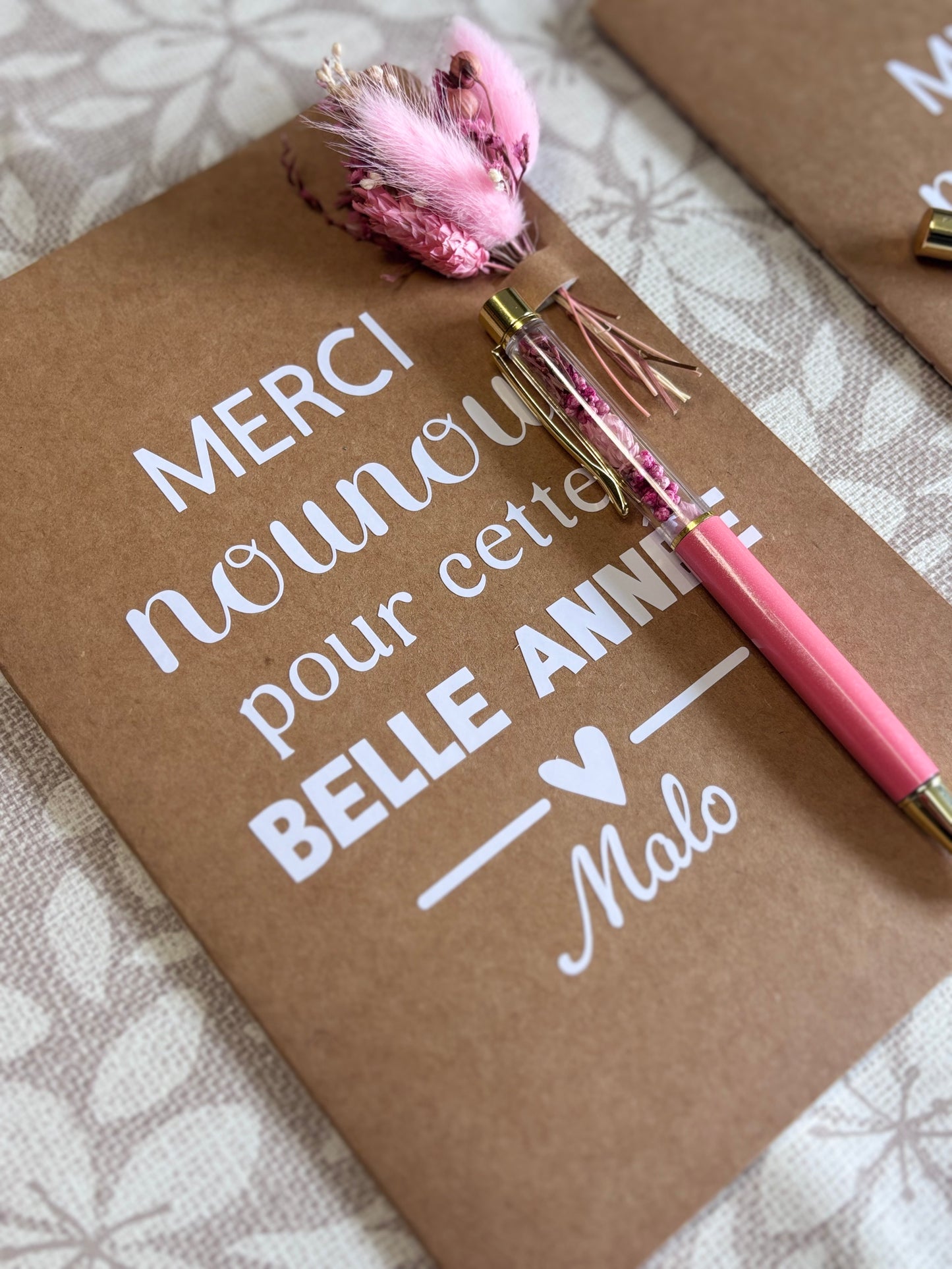 Carnet personnalisé de fin d’année – Merci Maîtresse, Maître ou Nounou 🌸