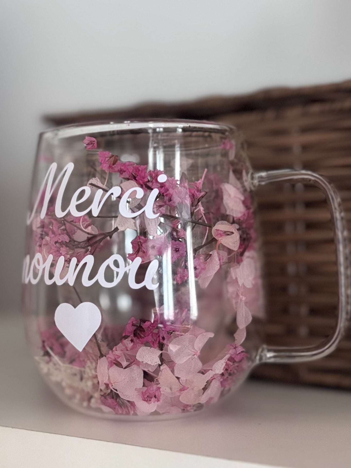 Tasse en verre double paroi garnie de fleurs séchées – Cadeau de fin d’année