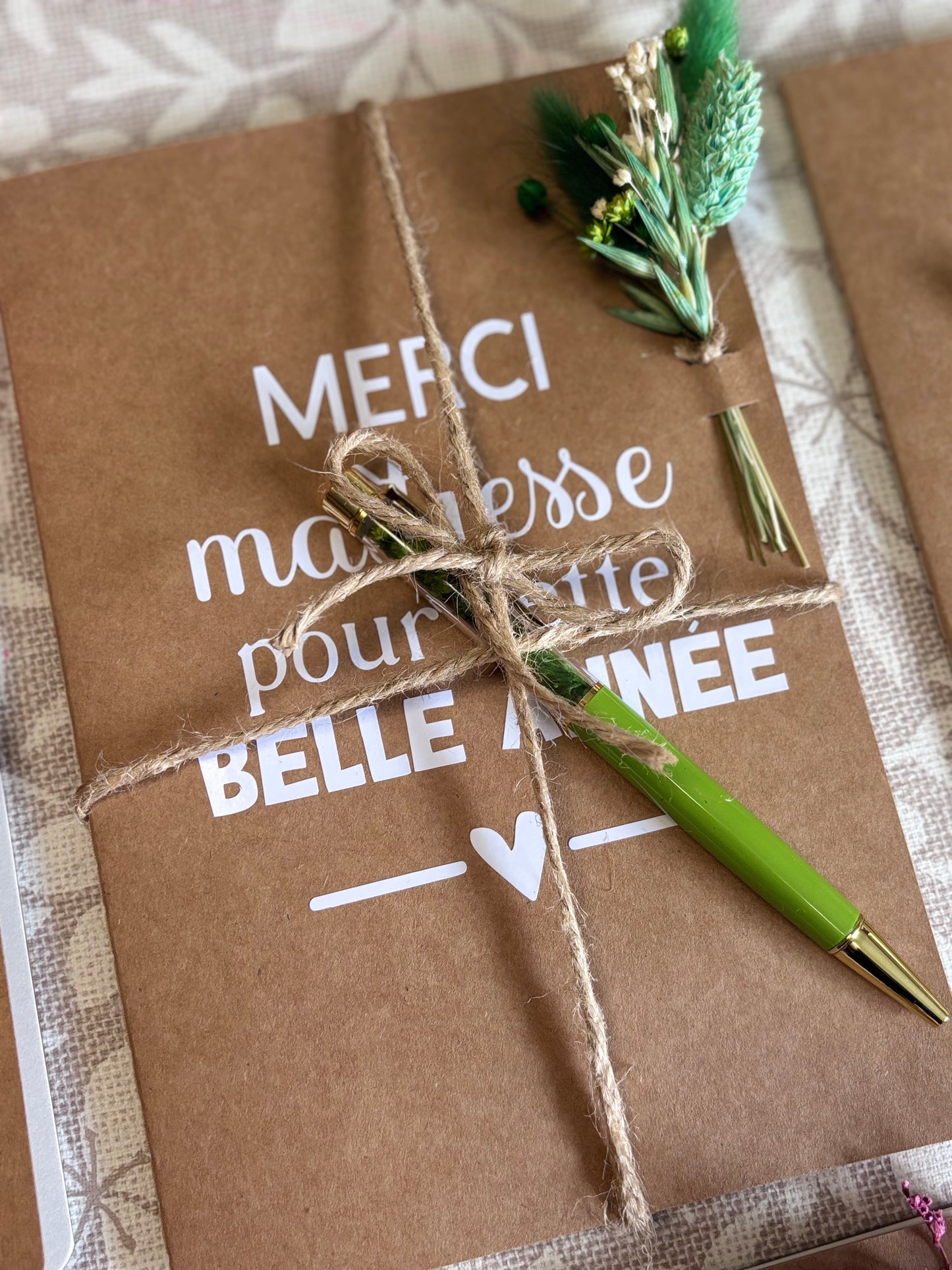 Carnet personnalisé de fin d’année – Merci Maîtresse, Maître ou Nounou 🌸