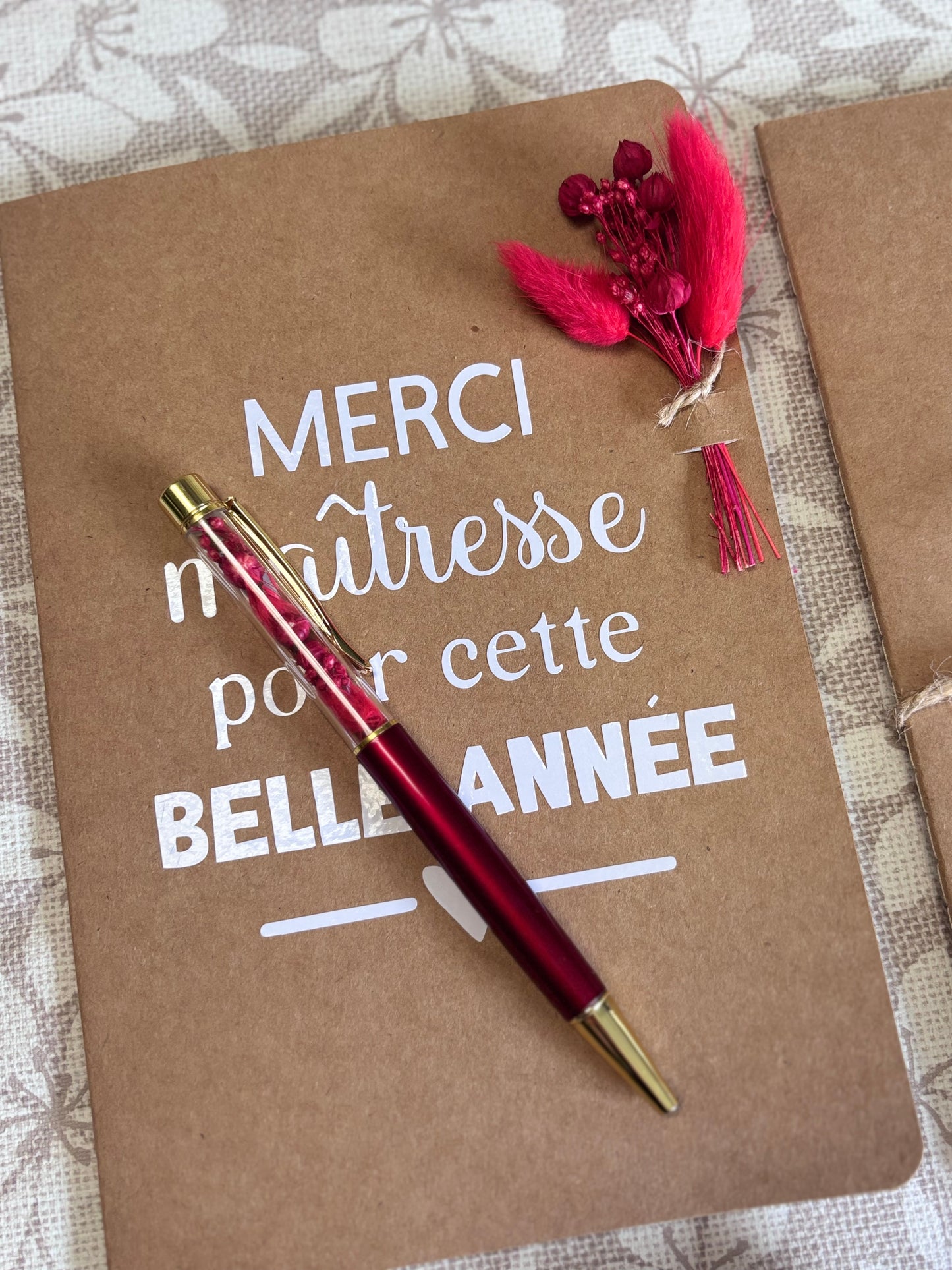 Carnet personnalisé de fin d’année – Merci Maîtresse, Maître ou Nounou 🌸