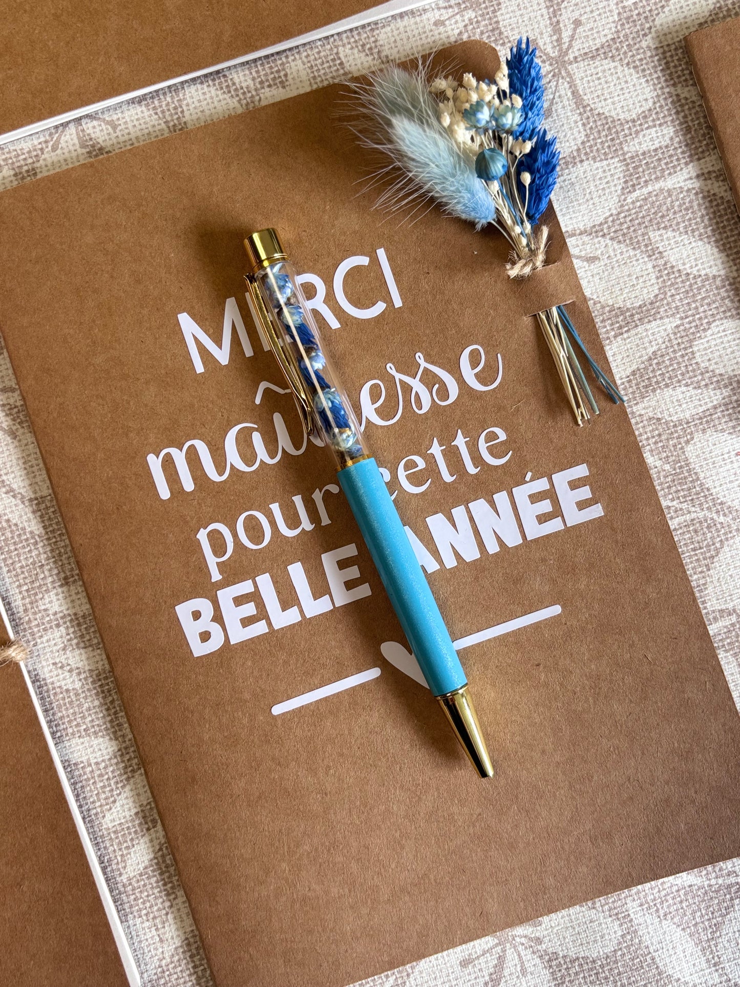 Carnet personnalisé de fin d’année – Merci Maîtresse, Maître ou Nounou 🌸