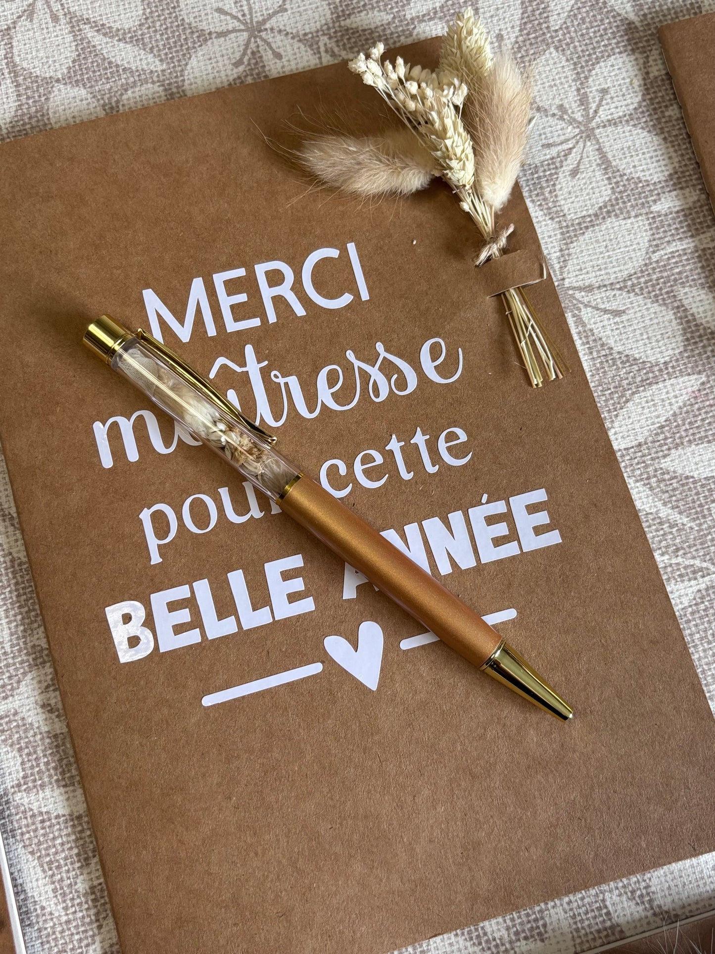 Carnet personnalisé de fin d’année – Merci Maîtresse, Maître ou Nounou 🌸