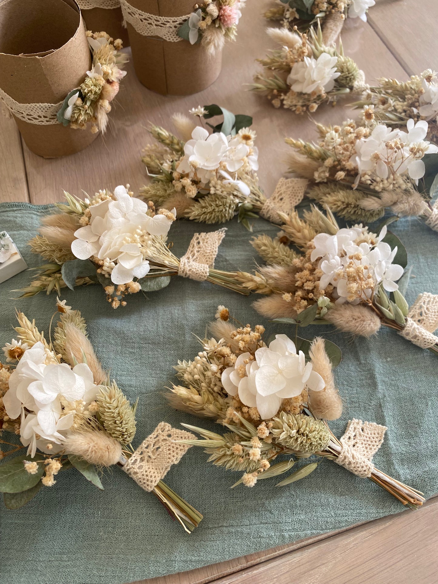 Boutonnière de mariage en fleurs séchées – création artisanale
