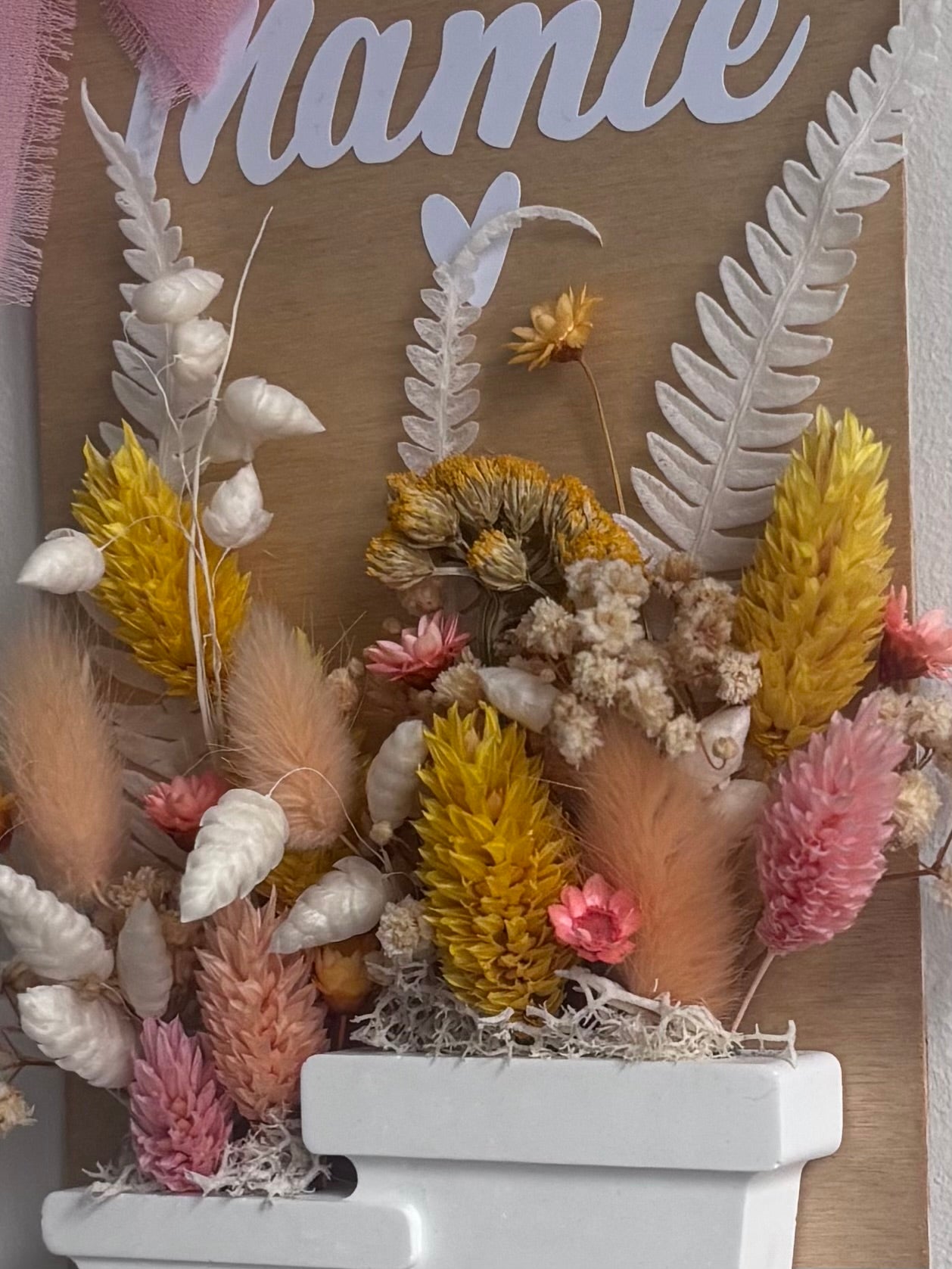 Plaque décorative murale "Mamie" en fleurs séchées