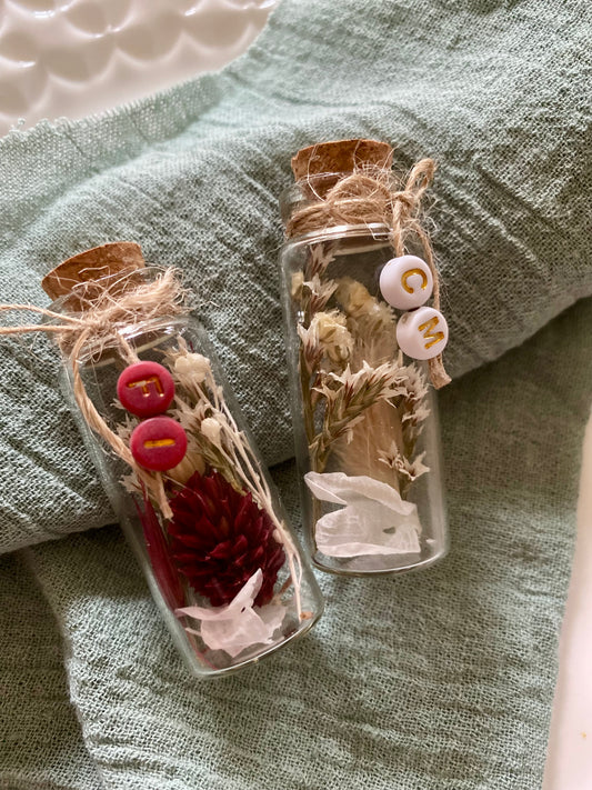 Fioles en verre fleurie