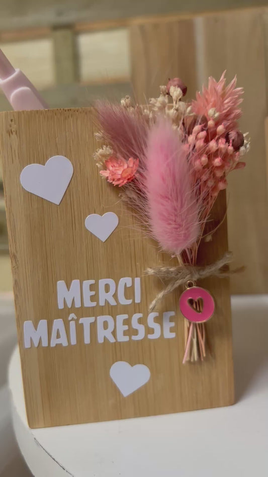 Pot à crayons « maîtresse »